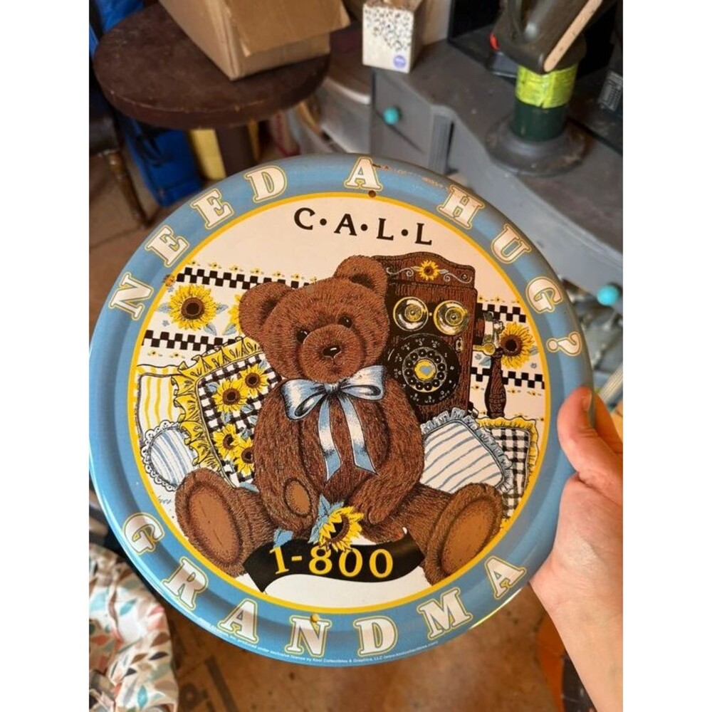 Vintage call grandma sign